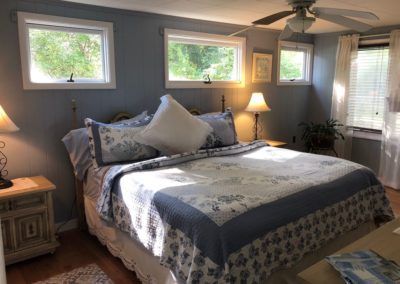 Arrowhead Beach bed | Savannah House Wine Country Inn & Cottages | Finger Lakes, NY